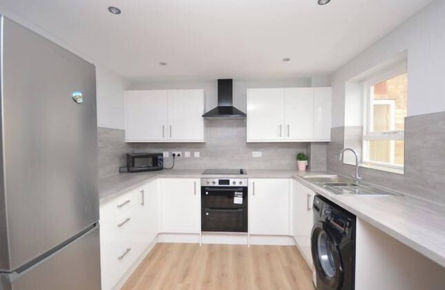 5Guests-FamilyFriendly-Parking-GardenView-Centre