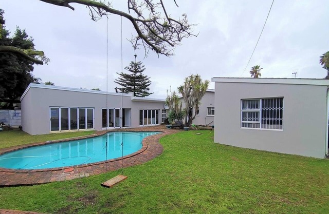 5hrs back up power, Aircon, Uncapped & unlimted WIFI,5km from Blouberg beach.