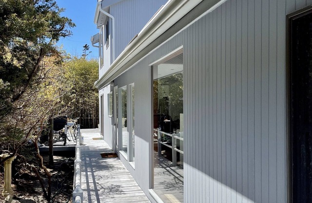 5th from the beach, dog friendly, sleeps 10, outdoor shower a/c utils included!