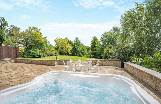 6 bedroom accommodation in Bletchingdon