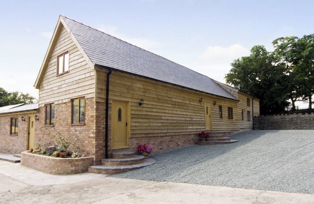 6 bedroom accommodation in Newtown