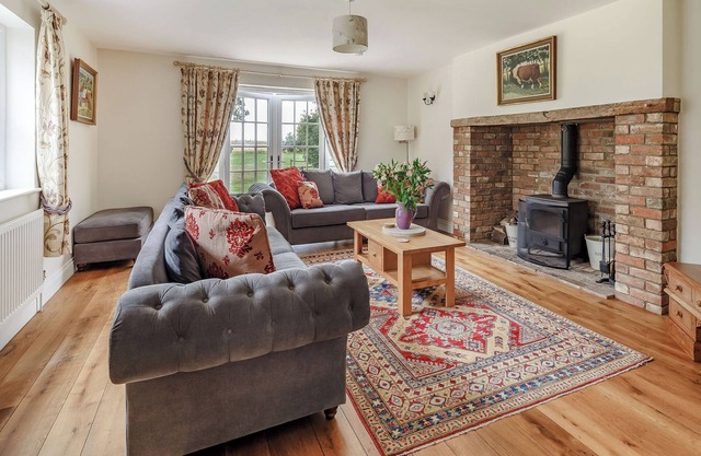6 bedroom accommodation in Stretham, Ely