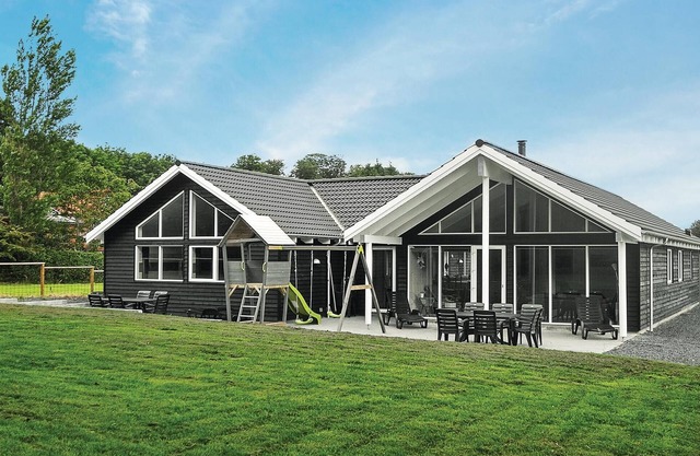 6 bedroom beautiful home in Tranekær