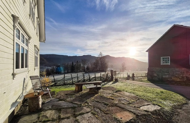 6 bedroom cozy home in ølensvåg