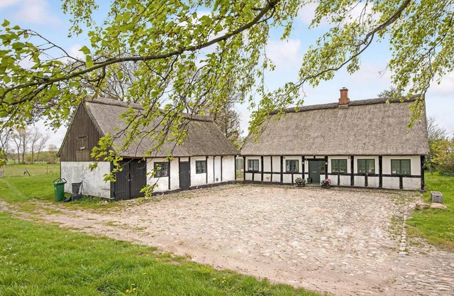 6 bedroom cozy home in Rønne