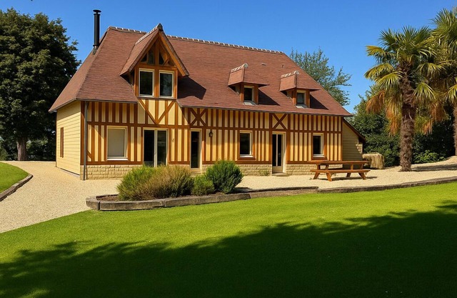 6 Bedroom Private vacation home in Cricqueville-en-Auge