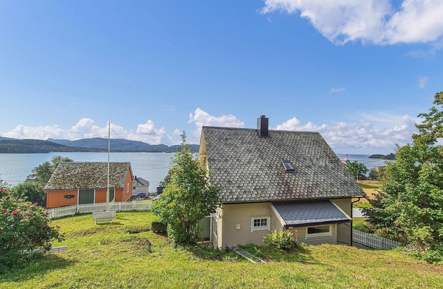 6 bedroom lovely home in Holmedal