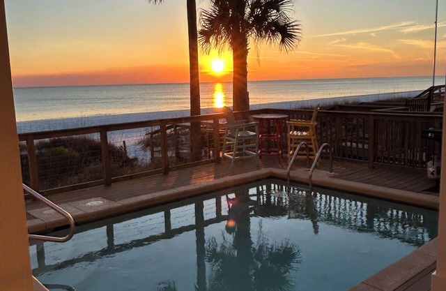 6 bedroom Oceanfront House w Private Pool & Hot Tub - 250K reno complete Feb '25