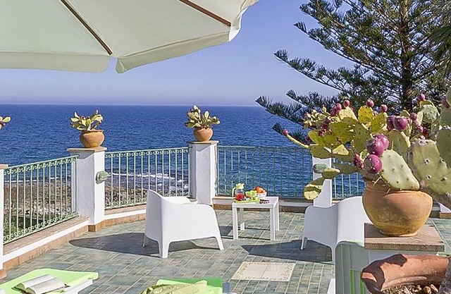 6 bedroom pet friendly home in Siracusa