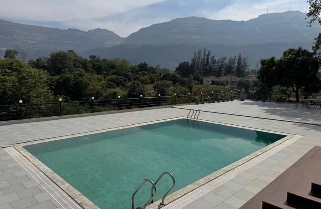 6-bedroom Scenic farmhouse in charming Karjat with WiFi, AC