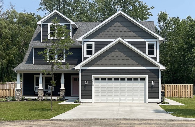 6-bedroom vacation home just a 5-minute walk to Lake Michigan