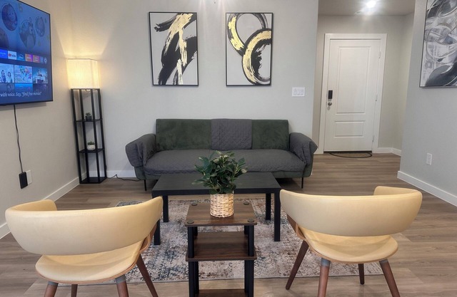 6 Beds,3-bedroom Charming home in Odessa