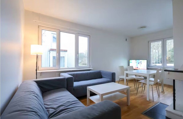 6 Beds For Workers - 3BR - Parking lot - Near Volvo