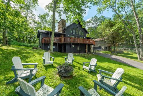 6 Br Cabin Hot Tub Fire Pit Min to Hatley Pointe