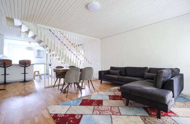 6 Guests, 3 bedrooms, 2 bathrooms