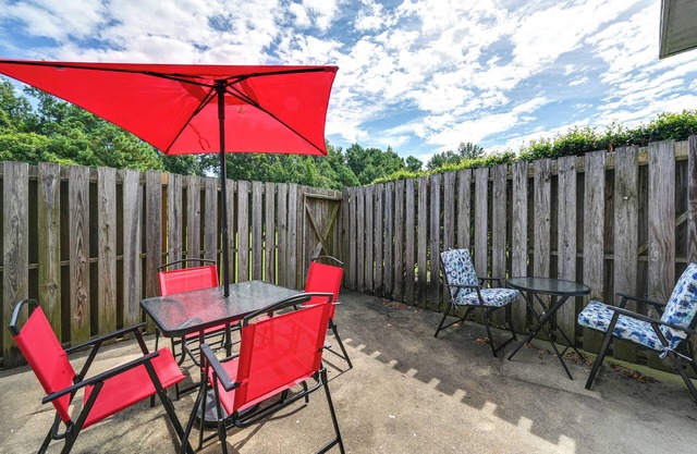 6 Mi to Med District: Greenville Home w/Yard