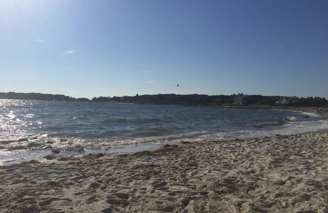 6 Minute Walk To Private Association Beach ! Renovated Like New Home Sleeps 12