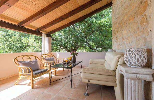 6 people, pool, large garden, family friendly, barbecue, ideal for pets