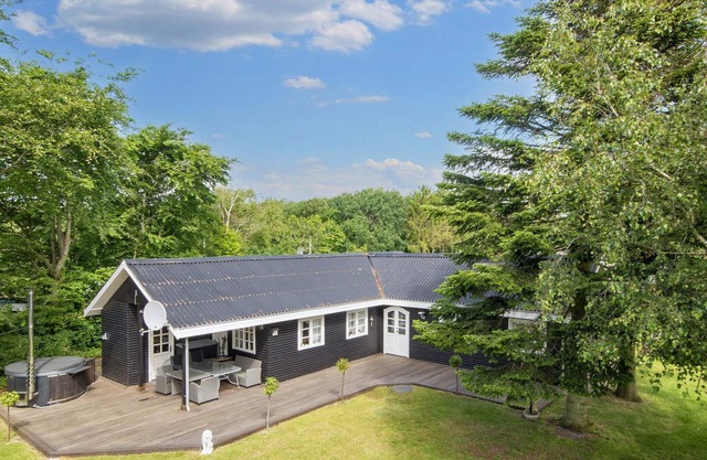 6 person holiday home in Thyholm-By Traum