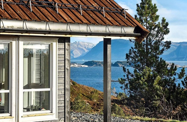 6 person holiday home in Kalvåg