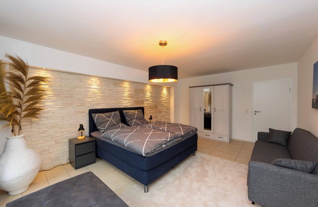 6 rooms up to 15 persons Holiday home in Fulda's top location 1.5 km from the center.