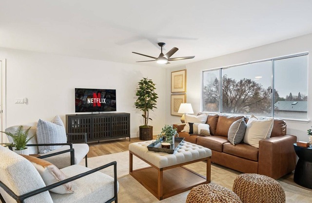 6 Sleeping areas, Close to Casinos, Tahoe, UNR!