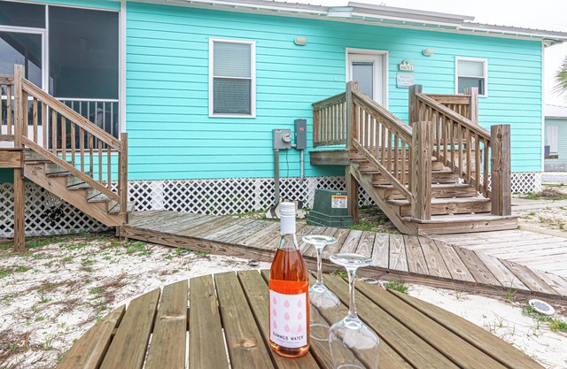 6011 sleeps 10 3/2 , 2 pools ,beach 1mdrive