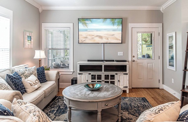 6020 3/2 sleeps 10 close to pool beach items