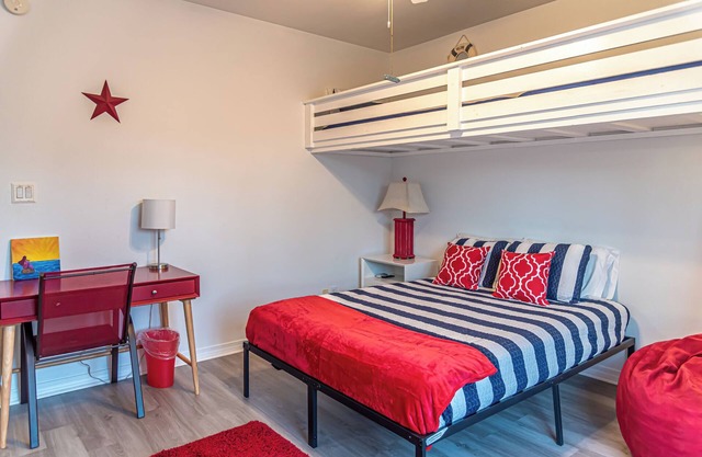 6025 discounted 3/2 sleep 9 2 pools and close to beach