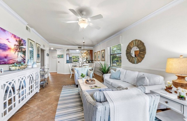 611 Bonita National Condo