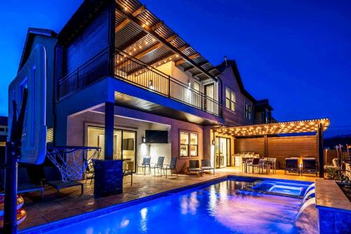 65-66 | 2 Connected Homes in Ocotillo Springs with Private Pool