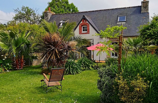 690-Charming villa in a lush garden