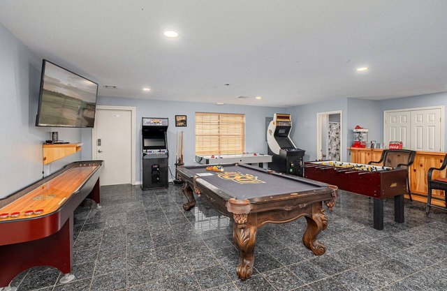 6Bdrm 5ba Ultimate Game Room Swim & Launch Close!