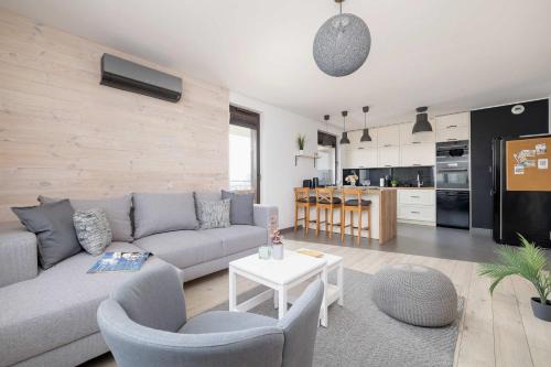 6th Floor Apartment in Cracow by Noclegi Renters