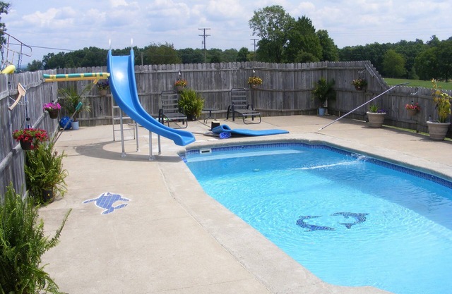 7/27-8/2 SPECIAL BASE RATE 398.00 PER NIGHT- INGROUND POOL-FIREPIT-BASKETBALL!