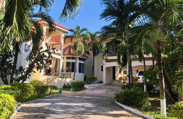 7 bdr mansion w. staff & private beach, VIP beach club w.pool & excursion incl.