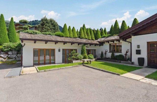7-bedroom Chalet Private Pool and Stunning Views
