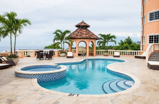 7 Bedroom Luxury Villa Fully Staffed with Chef