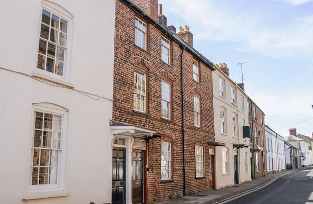 7 GLENDOWER STREET, pet friendly, with a garden in Monmouth