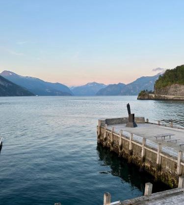 7 Min to Fjord - Alpine Stay in Stranda