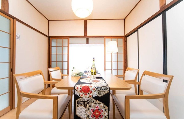 7 minutes walk from Kintetsu Yokkaichi Station Accommodates 6 people Rent a house in the center of/Yokkaichi Mie