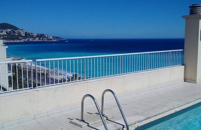 7 Promenade des Anglais-city centre Nice beach apartment with roof pool