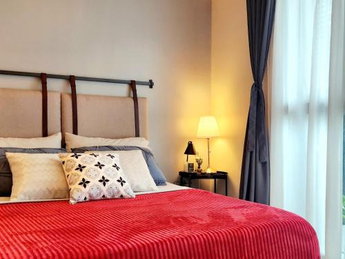 7 Shopping Haven across Uptown Mall and Mitsukoshi Mall FREE Parking with Washer