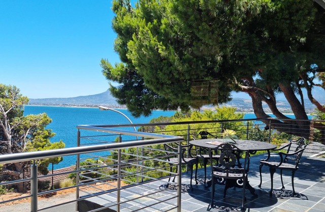 79 Protea - Private 3 Bedroom Vacation Home with Sea and Mountain views