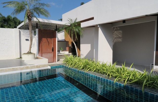 7BR Villa: Sleeps 19, Private Pool, Ideal for Families Near Central Festival