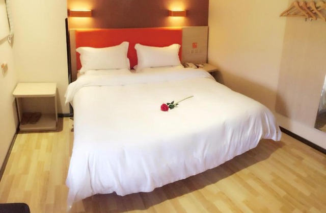 7Days Premium Kunming University Town Subway Station Branch