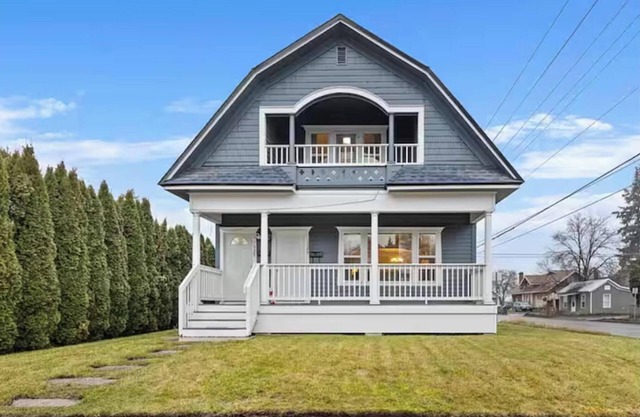 7mins from Downtown - In-Unit Washer & Dryer!