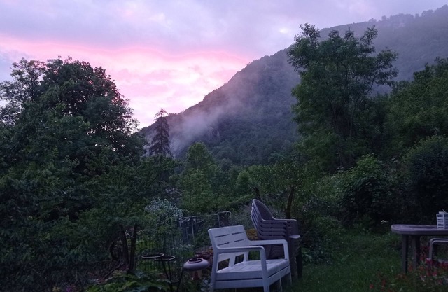 8/10-person house close to supervised swimming lake and rafting spot