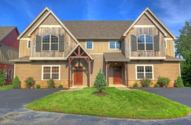 8 Bed Luxury Lakefront Villa~Amazing View~2 Pools~Free Resort Amenities~Dock