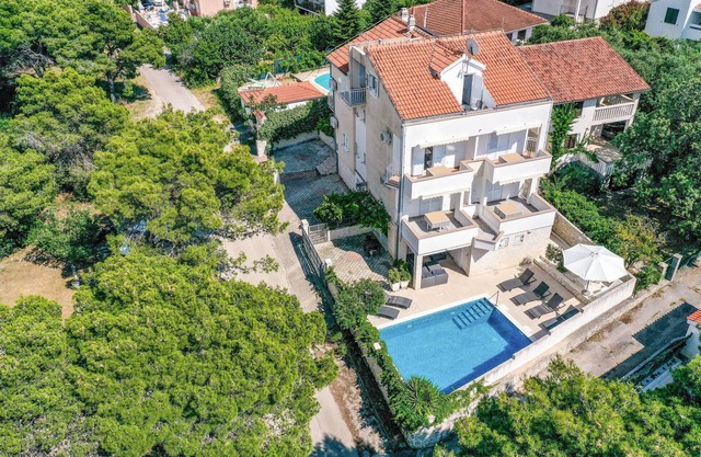8 bedroom gorgeous home in Okrug Donji